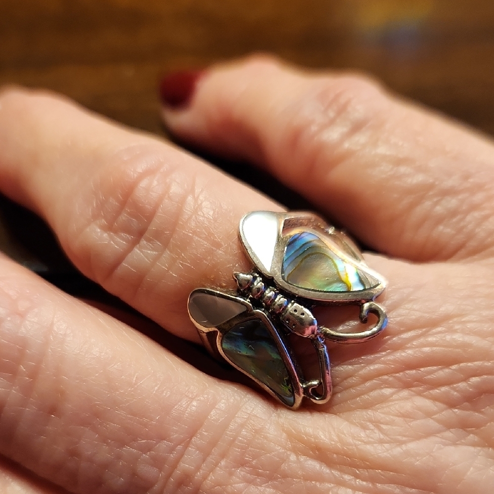 Elegant Sterling Silver Abalone/Mother of Pearl Butterfly Ring - Picture 2 of 9